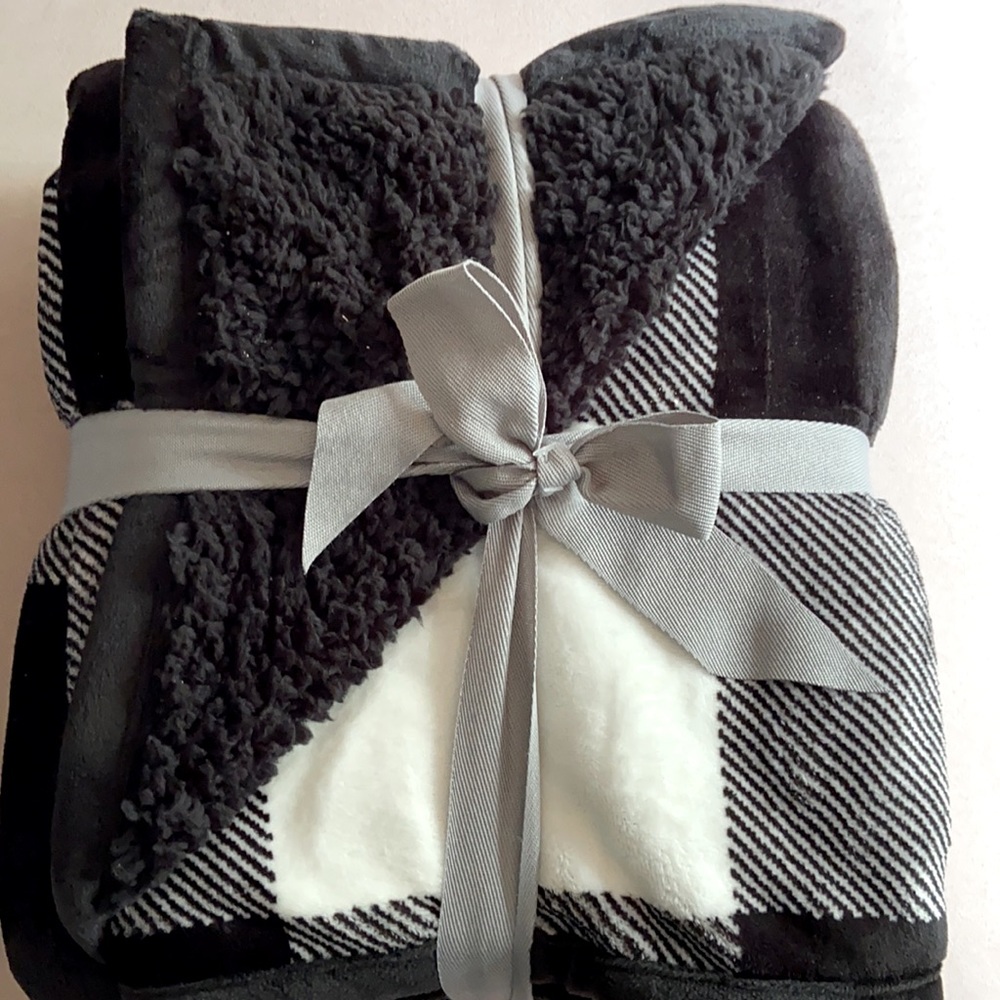 Throw blanket